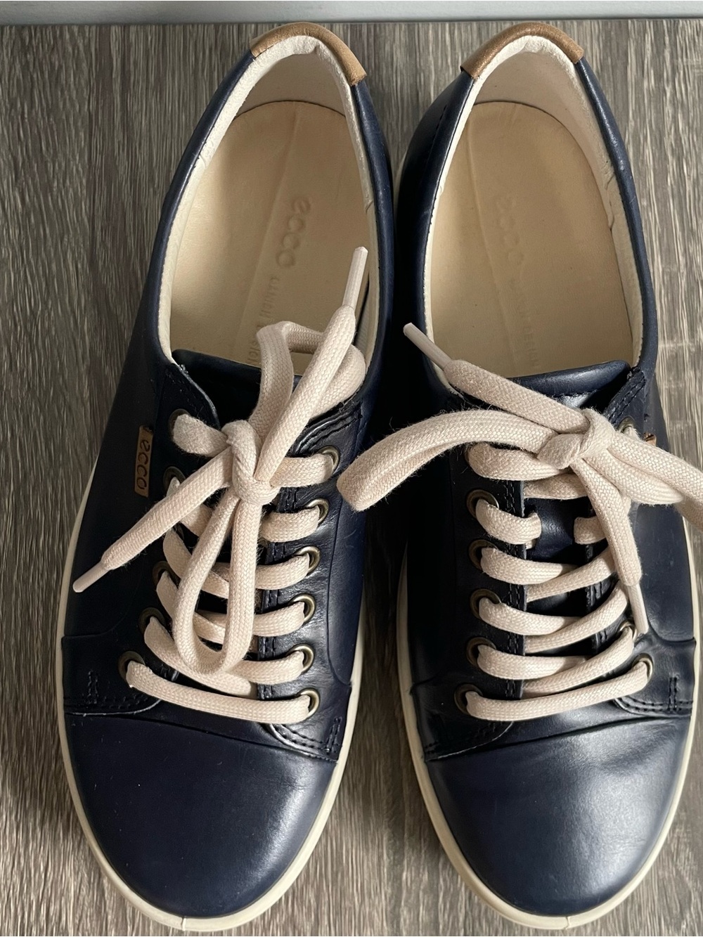 Ecco soft 7 Navy Leather Low-Top Sneakers with Cream Laces, 7-7.5